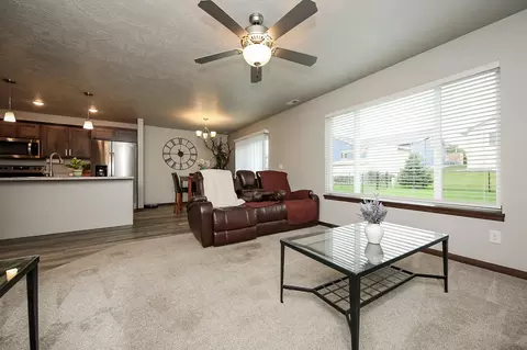 6544 W 6th Pl, Sioux Falls, SD 57107 photo 4