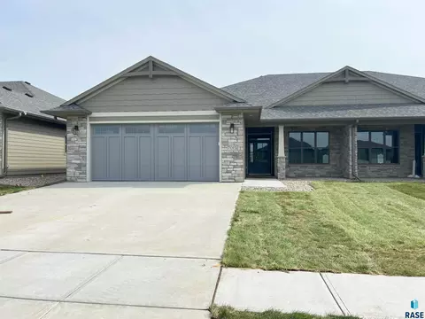 7015 E Copper Stone Cir, Sioux Falls, SD 57110 photo 1