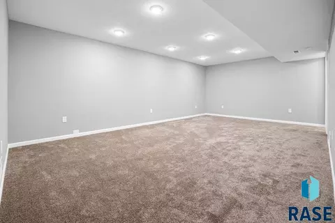 515 S Duluth Ave, Sioux Falls, SD 57104 photo 8