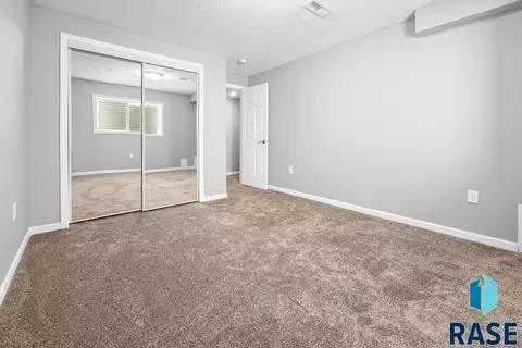 515 S Duluth Ave, Sioux Falls, SD 57104 photo 12