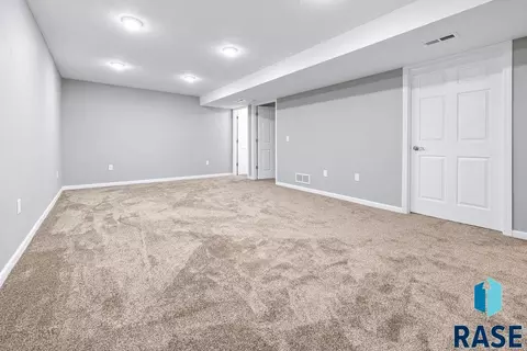 515 S Duluth Ave, Sioux Falls, SD 57104 photo 7
