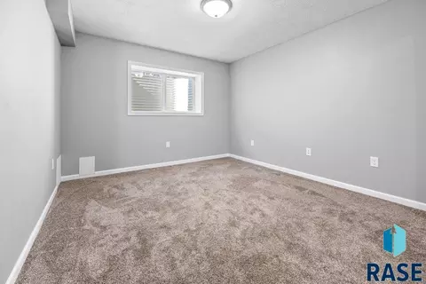 515 S Duluth Ave, Sioux Falls, SD 57104 photo 10