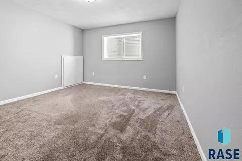 515 S Duluth Ave, Sioux Falls, SD 57104 photo 14
