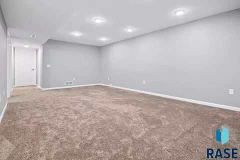 515 S Duluth Ave, Sioux Falls, SD 57104 photo 5