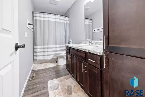 515 S Duluth Ave, Sioux Falls, SD 57104 photo 4