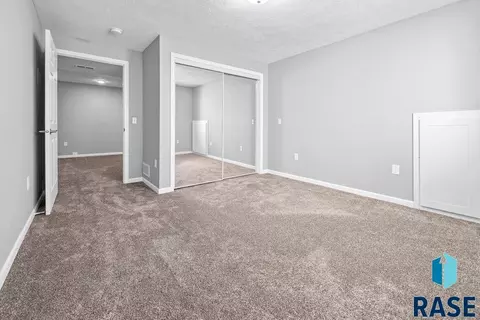 515 S Duluth Ave, Sioux Falls, SD 57104 photo 15