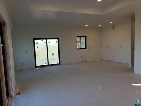 8301 E Sheridan Cir, Sioux Falls, SD 57110 photo 3
