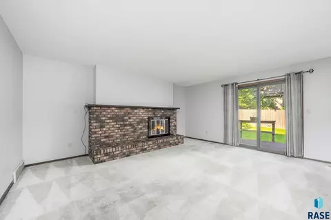 1911 S Stephen Ave, Sioux Falls, SD 57103 photo 6