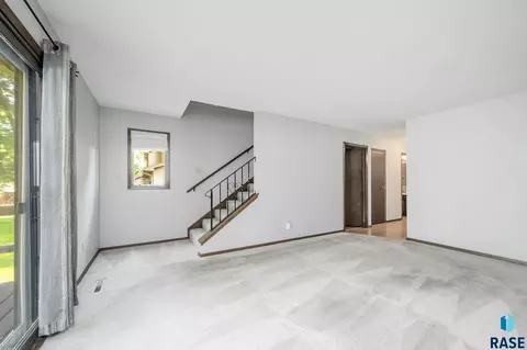 1911 S Stephen Ave, Sioux Falls, SD 57103 photo 9