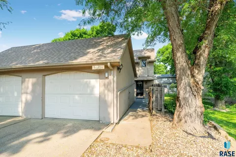 1911 S Stephen Ave, Sioux Falls, SD 57103 photo 1