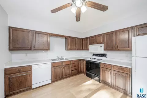 1911 S Stephen Ave, Sioux Falls, SD 57103 photo 4