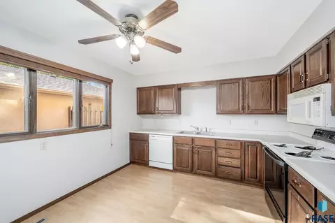 1911 S Stephen Ave, Sioux Falls, SD 57103 photo 5