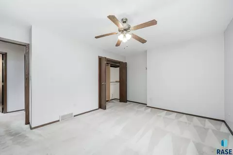1911 S Stephen Ave, Sioux Falls, SD 57103 photo 12