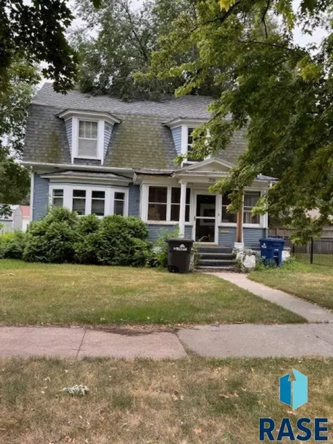 709 E 5th Ave, Mitchell, SD 57301 photo 1