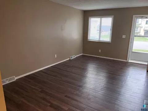 809 W Bailey St, Sioux Falls, SD 57104 photo 4
