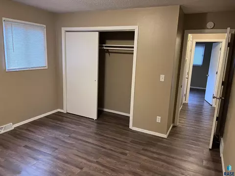 809 W Bailey St, Sioux Falls, SD 57104 photo 5