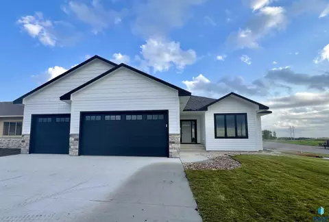8913 W Rathburn St, Sioux Falls, SD 57106