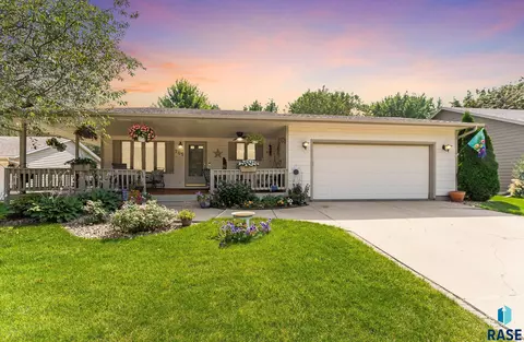 205 W Chicory Dr, Brandon, SD 57005 photo 2