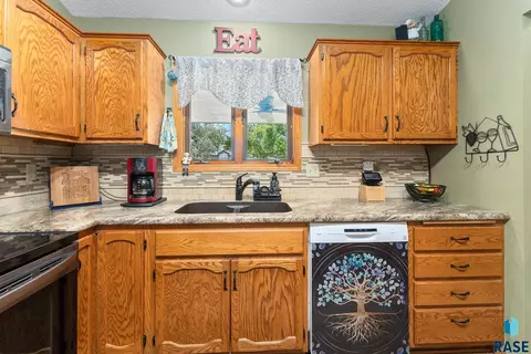 205 W Chicory Dr, Brandon, SD 57005 photo 13