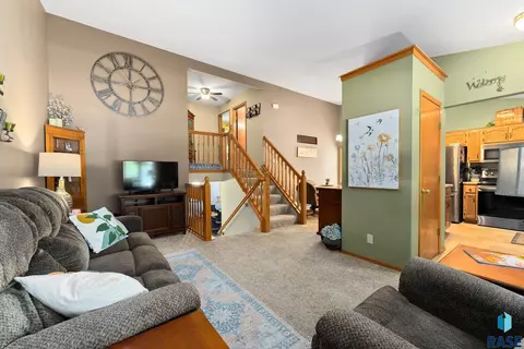 205 W Chicory Dr, Brandon, SD 57005 photo 9
