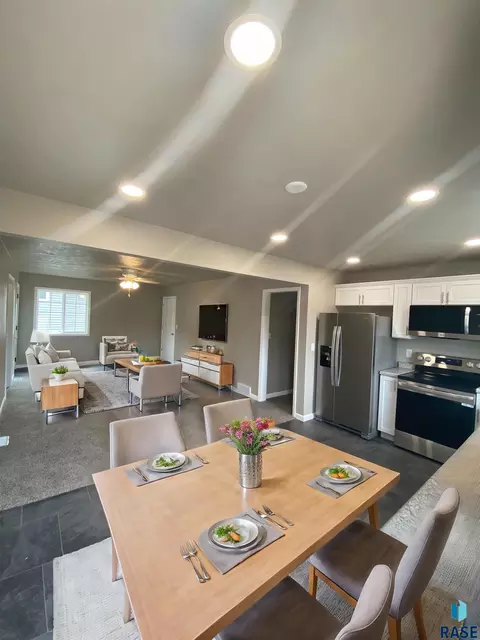 805 S Edward Cir, Sioux Falls, SD 57103 photo 3