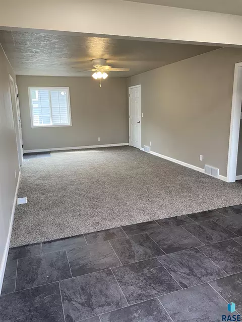 805 S Edward Cir, Sioux Falls, SD 57103 photo 6