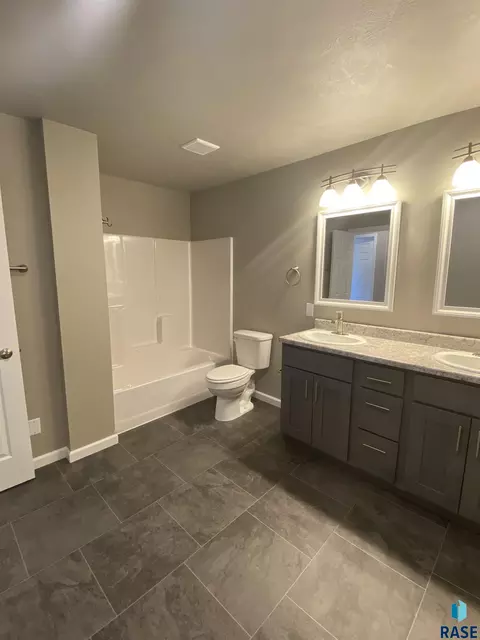 805 S Edward Cir, Sioux Falls, SD 57103 photo 8