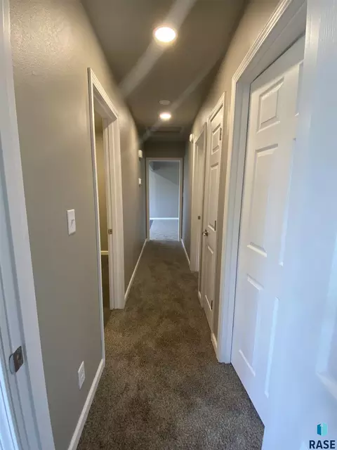 805 S Edward Cir, Sioux Falls, SD 57103 photo 7