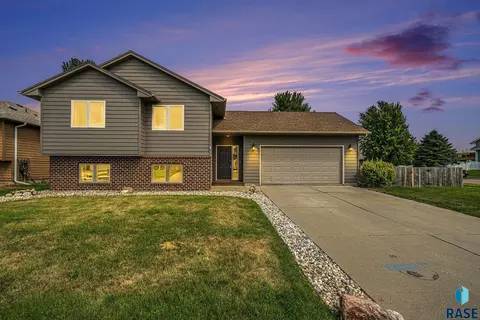 6008 S Hallow Ave, Sioux Falls, SD 57106