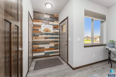 221 E Ivy Rd, Tea, SD 57064 photo 4
