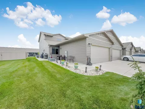 221 E Ivy Rd, Tea, SD 57064 photo 2