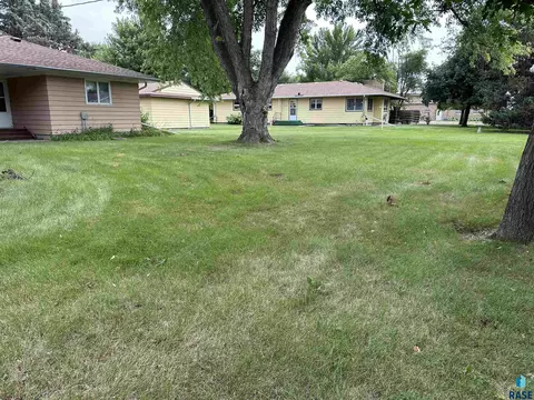 405 S Pine St, Menno, SD 57045 photo 8