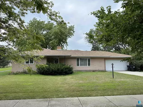 405 S Pine St, Menno, SD 57045 photo 3
