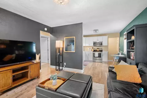 3004 E 19th St, Sioux Falls, SD 57103 photo 3