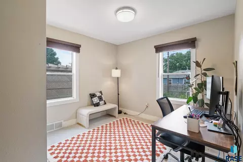 3004 E 19th St, Sioux Falls, SD 57103 photo 9