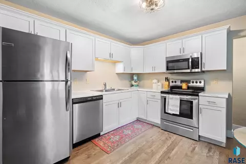 3004 E 19th St, Sioux Falls, SD 57103 photo 4