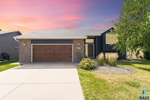 5613 S Kerry Ave, Sioux Falls, SD 57106