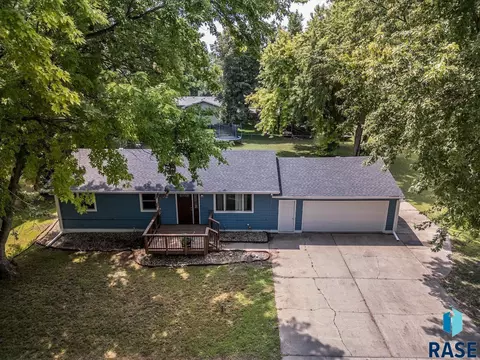 517 W 3rd St, Tea, SD 57064 photo 1