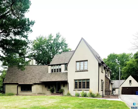 915 University Blvd, Mitchell, SD 57301 photo 1
