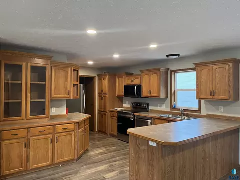 900 E 4th St, Freeman, SD 57029 photo 9