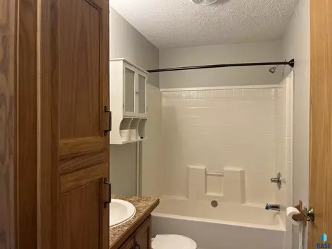 900 E 4th St, Freeman, SD 57029 photo 13