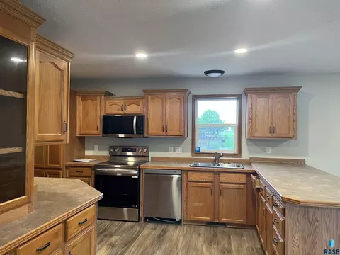 900 E 4th St, Freeman, SD 57029 photo 10