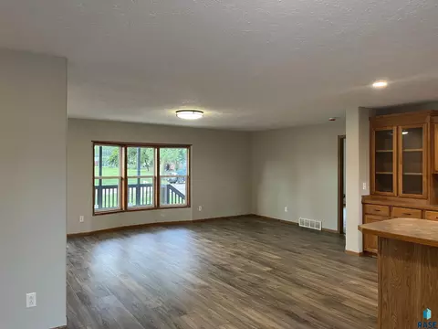900 E 4th St, Freeman, SD 57029 photo 8