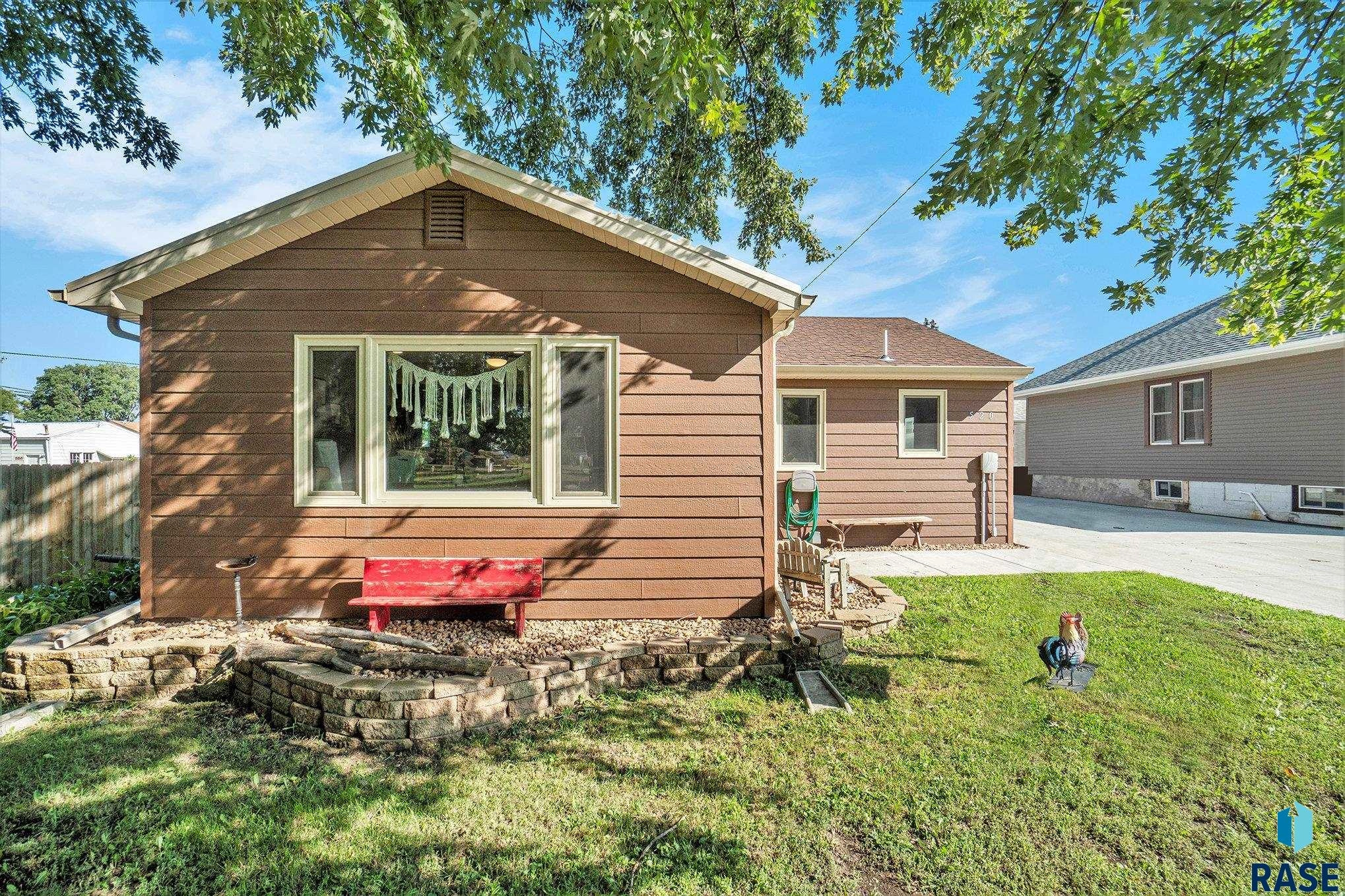 520 W MAIN ST
