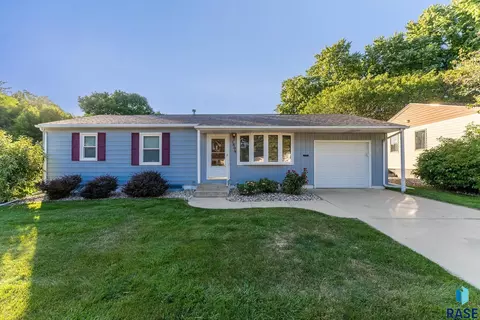 1609 S Olive Dr, Sioux Falls, SD 57103