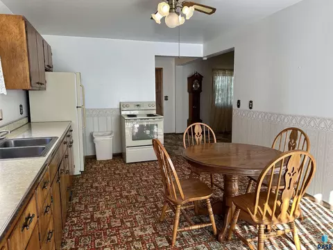 408 S Cherry St, Freeman, SD 57029 photo 16
