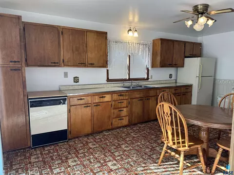408 S Cherry St, Freeman, SD 57029 photo 14