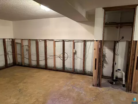 408 S Cherry St, Freeman, SD 57029 photo 35