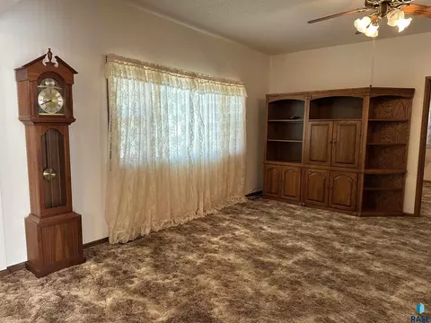 408 S Cherry St, Freeman, SD 57029 photo 23