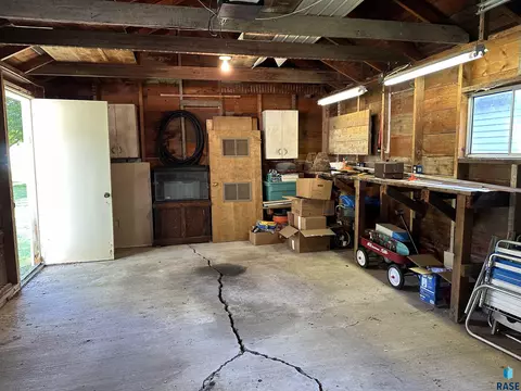 408 S Cherry St, Freeman, SD 57029 photo 45